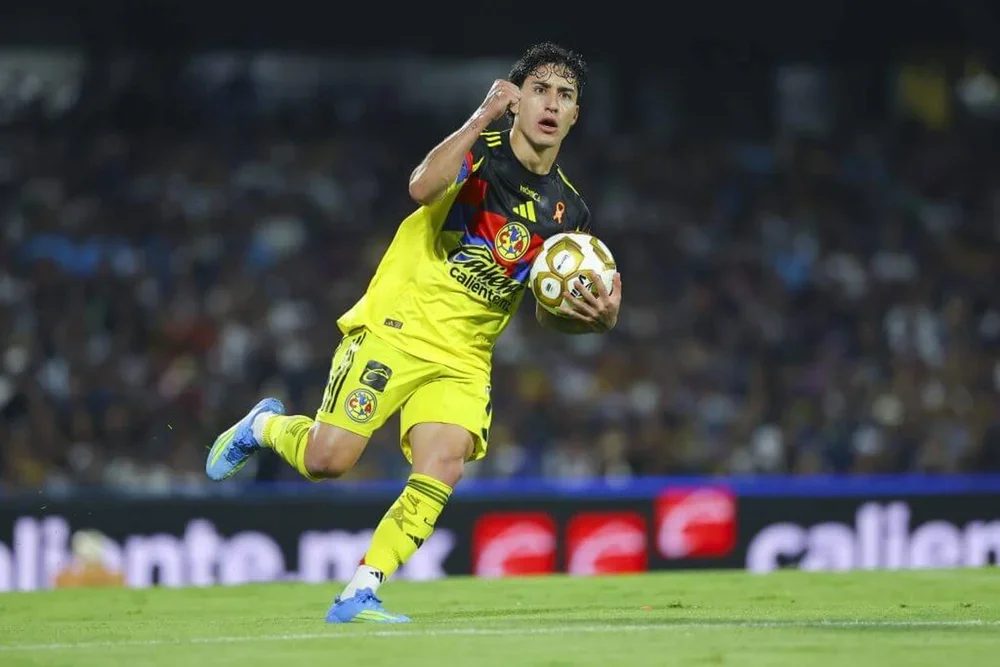 Alejandro Zendejas scores for America in the Liga MX playoffs